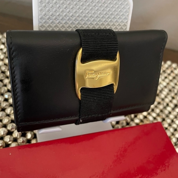 Salvatore Ferragamo EUC  unisex key holder - Picture 8 of 11
